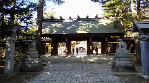 帯廣神社の山門・神門