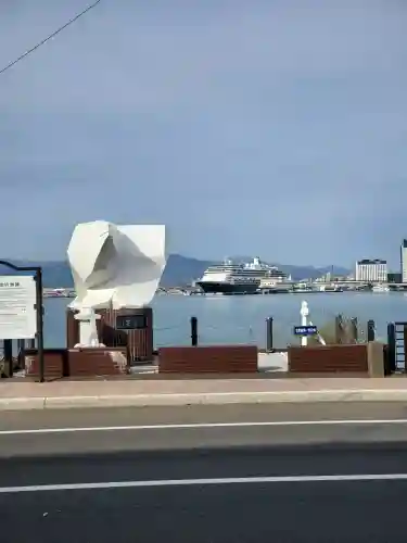 函館護國神社の{uncategorized: "未分類", other: "その他", undefined: "問題あり", building: "その他建物", grave: "お墓", sacred_gate: "鳥居", guardian: "狛犬", statue: "像", buddha: "仏像", history: "歴史", nature: "自然", garden: "庭園", animal: "動物", pagoda: "塔", temizu: "手水舎", mountain_gate: "山門・神門", sanctuary: "本殿・本堂", subordinate: "末社・摂社", art: "芸術", scenery: "景色", jizo: "地蔵", ema: "絵馬", goshuin: "御朱印", omikuji: "おみくじ", items: "授与品その他", amulet: "お守り", goshuincho: "御朱印帳", eats: "食事", festival: "お祭り", votive_dance: "神楽", shichigosan: "七五三参", wedding: "結婚式", experience: "体験その他", initially: "初詣", around: "周辺", anti_infection: "感染症対策"}