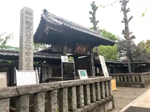 祐天寺の山門