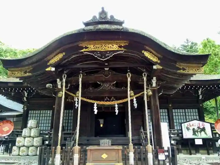 武田神社の本殿・本堂