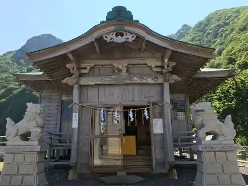 太田神社（拝殿）の本殿・本堂