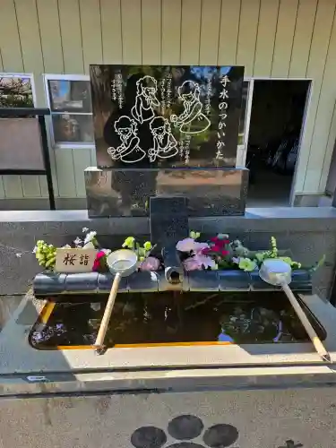 涼ケ岡八幡神社の{uncategorized: "未分類", other: "その他", undefined: "問題あり", building: "その他建物", grave: "お墓", sacred_gate: "鳥居", guardian: "狛犬", statue: "像", buddha: "仏像", history: "歴史", nature: "自然", garden: "庭園", animal: "動物", pagoda: "塔", temizu: "手水舎", mountain_gate: "山門・神門", sanctuary: "本殿・本堂", subordinate: "末社・摂社", art: "芸術", scenery: "景色", jizo: "地蔵", ema: "絵馬", goshuin: "御朱印", omikuji: "おみくじ", items: "授与品その他", amulet: "お守り", goshuincho: "御朱印帳", eats: "食事", festival: "お祭り", votive_dance: "神楽", shichigosan: "七五三参", wedding: "結婚式", experience: "体験その他", initially: "初詣", around: "周辺", anti_infection: "感染症対策"}