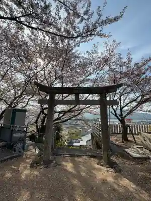 大田神社の{uncategorized: "未分類", other: "その他", undefined: "問題あり", building: "その他建物", grave: "お墓", sacred_gate: "鳥居", guardian: "狛犬", statue: "像", buddha: "仏像", history: "歴史", nature: "自然", garden: "庭園", animal: "動物", pagoda: "塔", temizu: "手水舎", mountain_gate: "山門・神門", sanctuary: "本殿・本堂", subordinate: "末社・摂社", art: "芸術", scenery: "景色", jizo: "地蔵", ema: "絵馬", goshuin: "御朱印", omikuji: "おみくじ", items: "授与品その他", amulet: "お守り", goshuincho: "御朱印帳", eats: "食事", festival: "お祭り", votive_dance: "神楽", shichigosan: "七五三参", wedding: "結婚式", experience: "体験その他", initially: "初詣", around: "周辺", anti_infection: "感染症対策"}