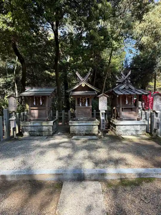 大和神社の{uncategorized: "未分類", other: "その他", undefined: "問題あり", building: "その他建物", grave: "お墓", sacred_gate: "鳥居", guardian: "狛犬", statue: "像", buddha: "仏像", history: "歴史", nature: "自然", garden: "庭園", animal: "動物", pagoda: "塔", temizu: "手水舎", mountain_gate: "山門・神門", sanctuary: "本殿・本堂", subordinate: "末社・摂社", art: "芸術", scenery: "景色", jizo: "地蔵", ema: "絵馬", goshuin: "御朱印", omikuji: "おみくじ", items: "授与品その他", amulet: "お守り", goshuincho: "御朱印帳", eats: "食事", festival: "お祭り", votive_dance: "神楽", shichigosan: "七五三参", wedding: "結婚式", experience: "体験その他", initially: "初詣", around: "周辺", anti_infection: "感染症対策"}