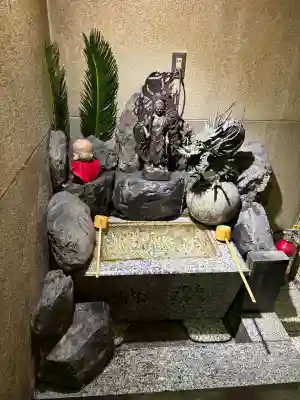 三瀧山不動院の{uncategorized: "未分類", other: "その他", undefined: "問題あり", building: "その他建物", grave: "お墓", sacred_gate: "鳥居", guardian: "狛犬", statue: "像", buddha: "仏像", history: "歴史", nature: "自然", garden: "庭園", animal: "動物", pagoda: "塔", temizu: "手水舎", mountain_gate: "山門・神門", sanctuary: "本殿・本堂", subordinate: "末社・摂社", art: "芸術", scenery: "景色", jizo: "地蔵", ema: "絵馬", goshuin: "御朱印", omikuji: "おみくじ", items: "授与品その他", amulet: "お守り", goshuincho: "御朱印帳", eats: "食事", festival: "お祭り", votive_dance: "神楽", shichigosan: "七五三参", wedding: "結婚式", experience: "体験その他", initially: "初詣", around: "周辺", anti_infection: "感染症対策"}