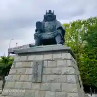 武田神社の像
