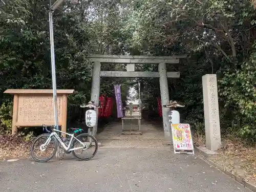 村屋坐弥冨都比売神社の{uncategorized: "未分類", other: "その他", undefined: "問題あり", building: "その他建物", grave: "お墓", sacred_gate: "鳥居", guardian: "狛犬", statue: "像", buddha: "仏像", history: "歴史", nature: "自然", garden: "庭園", animal: "動物", pagoda: "塔", temizu: "手水舎", mountain_gate: "山門・神門", sanctuary: "本殿・本堂", subordinate: "末社・摂社", art: "芸術", scenery: "景色", jizo: "地蔵", ema: "絵馬", goshuin: "御朱印", omikuji: "おみくじ", items: "授与品その他", amulet: "お守り", goshuincho: "御朱印帳", eats: "食事", festival: "お祭り", votive_dance: "神楽", shichigosan: "七五三参", wedding: "結婚式", experience: "体験その他", initially: "初詣", around: "周辺", anti_infection: "感染症対策"}