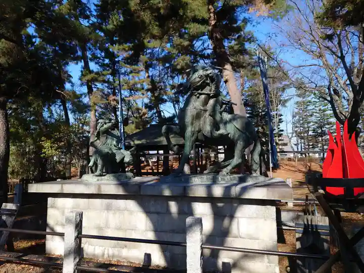 川中島古戦場八幡社の像