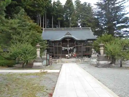 白山神社の本殿