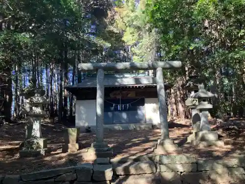 二所神社の{uncategorized: "未分類", other: "その他", undefined: "問題あり", building: "その他建物", grave: "お墓", sacred_gate: "鳥居", guardian: "狛犬", statue: "像", buddha: "仏像", history: "歴史", nature: "自然", garden: "庭園", animal: "動物", pagoda: "塔", temizu: "手水舎", mountain_gate: "山門・神門", sanctuary: "本殿・本堂", subordinate: "末社・摂社", art: "芸術", scenery: "景色", jizo: "地蔵", ema: "絵馬", goshuin: "御朱印", omikuji: "おみくじ", items: "授与品その他", amulet: "お守り", goshuincho: "御朱印帳", eats: "食事", festival: "お祭り", votive_dance: "神楽", shichigosan: "七五三参", wedding: "結婚式", experience: "体験その他", initially: "初詣", around: "周辺", anti_infection: "感染症対策"}