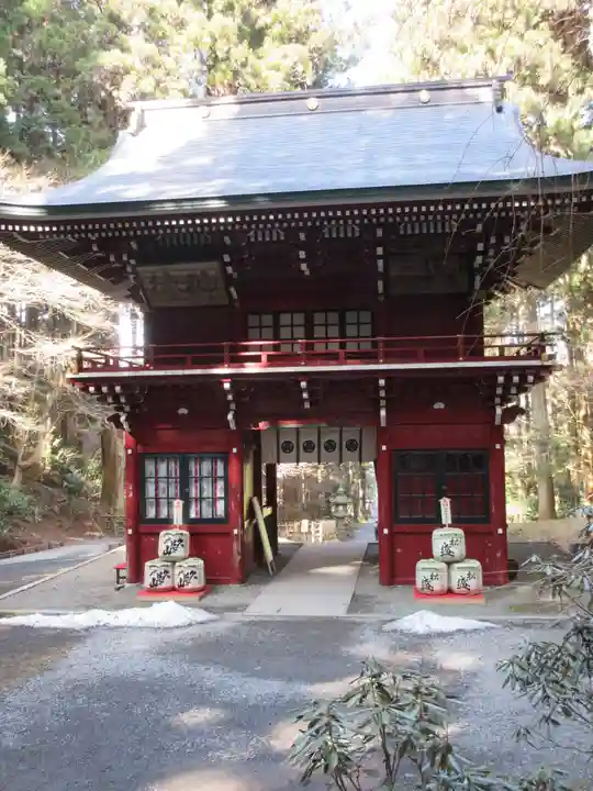 御岩神社の山門・神門