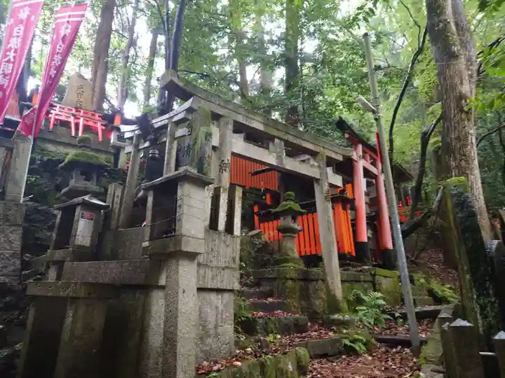 伏見稲荷大社 御膳谷奉拝所の鳥居