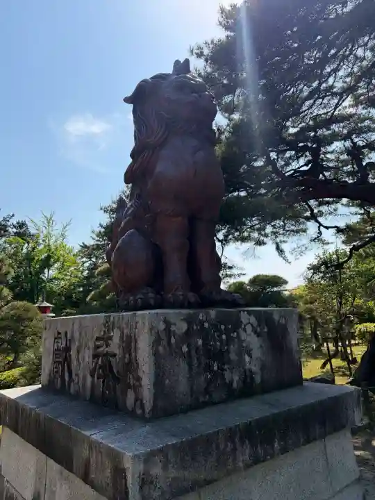 白山神社の{uncategorized: "未分類", other: "その他", undefined: "問題あり", building: "その他建物", grave: "お墓", sacred_gate: "鳥居", guardian: "狛犬", statue: "像", buddha: "仏像", history: "歴史", nature: "自然", garden: "庭園", animal: "動物", pagoda: "塔", temizu: "手水舎", mountain_gate: "山門・神門", sanctuary: "本殿・本堂", subordinate: "末社・摂社", art: "芸術", scenery: "景色", jizo: "地蔵", ema: "絵馬", goshuin: "御朱印", omikuji: "おみくじ", items: "授与品その他", amulet: "お守り", goshuincho: "御朱印帳", eats: "食事", festival: "お祭り", votive_dance: "神楽", shichigosan: "七五三参", wedding: "結婚式", experience: "体験その他", initially: "初詣", around: "周辺", anti_infection: "感染症対策"}