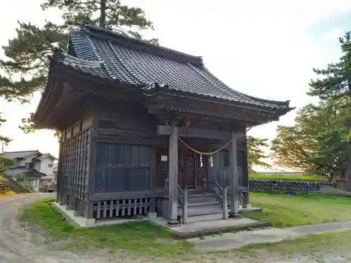 白山神社の本殿