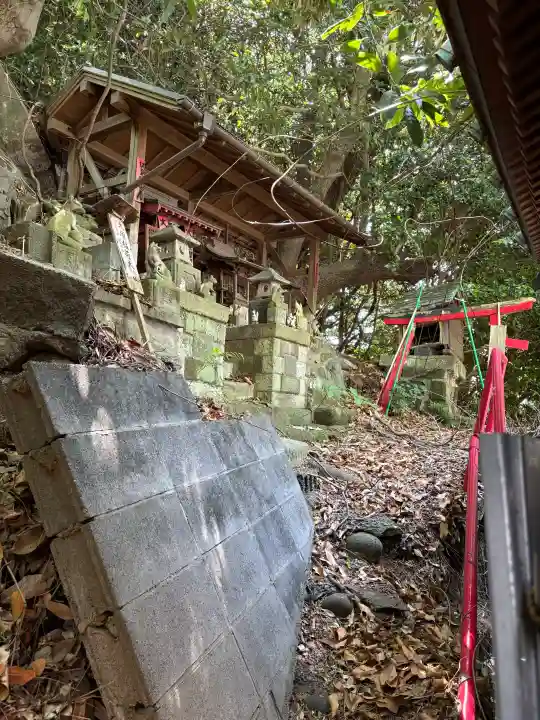西森稲荷大明神の{uncategorized: "未分類", other: "その他", undefined: "問題あり", building: "その他建物", grave: "お墓", sacred_gate: "鳥居", guardian: "狛犬", statue: "像", buddha: "仏像", history: "歴史", nature: "自然", garden: "庭園", animal: "動物", pagoda: "塔", temizu: "手水舎", mountain_gate: "山門・神門", sanctuary: "本殿・本堂", subordinate: "末社・摂社", art: "芸術", scenery: "景色", jizo: "地蔵", ema: "絵馬", goshuin: "御朱印", omikuji: "おみくじ", items: "授与品その他", amulet: "お守り", goshuincho: "御朱印帳", eats: "食事", festival: "お祭り", votive_dance: "神楽", shichigosan: "七五三参", wedding: "結婚式", experience: "体験その他", initially: "初詣", around: "周辺", anti_infection: "感染症対策"}