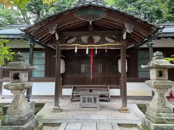孫太郎稲荷神社(薬師寺境内社)の本殿・本堂