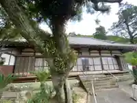 持宝寺の本殿・本堂