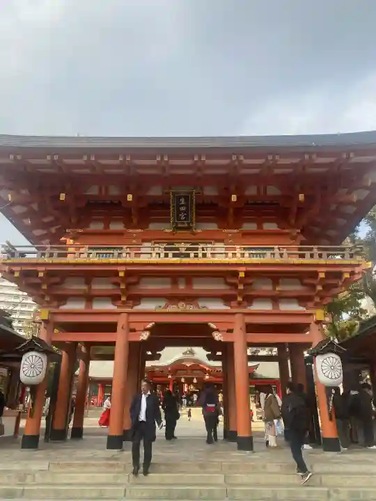 生田神社の{uncategorized: "未分類", other: "その他", undefined: "問題あり", building: "その他建物", grave: "お墓", sacred_gate: "鳥居", guardian: "狛犬", statue: "像", buddha: "仏像", history: "歴史", nature: "自然", garden: "庭園", animal: "動物", pagoda: "塔", temizu: "手水舎", mountain_gate: "山門・神門", sanctuary: "本殿・本堂", subordinate: "末社・摂社", art: "芸術", scenery: "景色", jizo: "地蔵", ema: "絵馬", goshuin: "御朱印", omikuji: "おみくじ", items: "授与品その他", amulet: "お守り", goshuincho: "御朱印帳", eats: "食事", festival: "お祭り", votive_dance: "神楽", shichigosan: "七五三参", wedding: "結婚式", experience: "体験その他", initially: "初詣", around: "周辺", anti_infection: "感染症対策"}