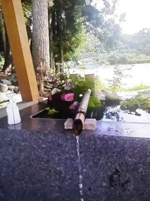 高司神社〜むすびの神の鎮まる社〜の手水舎