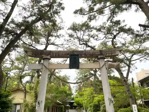 浜松八幡宮の{uncategorized: "未分類", other: "その他", undefined: "問題あり", building: "その他建物", grave: "お墓", sacred_gate: "鳥居", guardian: "狛犬", statue: "像", buddha: "仏像", history: "歴史", nature: "自然", garden: "庭園", animal: "動物", pagoda: "塔", temizu: "手水舎", mountain_gate: "山門・神門", sanctuary: "本殿・本堂", subordinate: "末社・摂社", art: "芸術", scenery: "景色", jizo: "地蔵", ema: "絵馬", goshuin: "御朱印", omikuji: "おみくじ", items: "授与品その他", amulet: "お守り", goshuincho: "御朱印帳", eats: "食事", festival: "お祭り", votive_dance: "神楽", shichigosan: "七五三参", wedding: "結婚式", experience: "体験その他", initially: "初詣", around: "周辺", anti_infection: "感染症対策"}