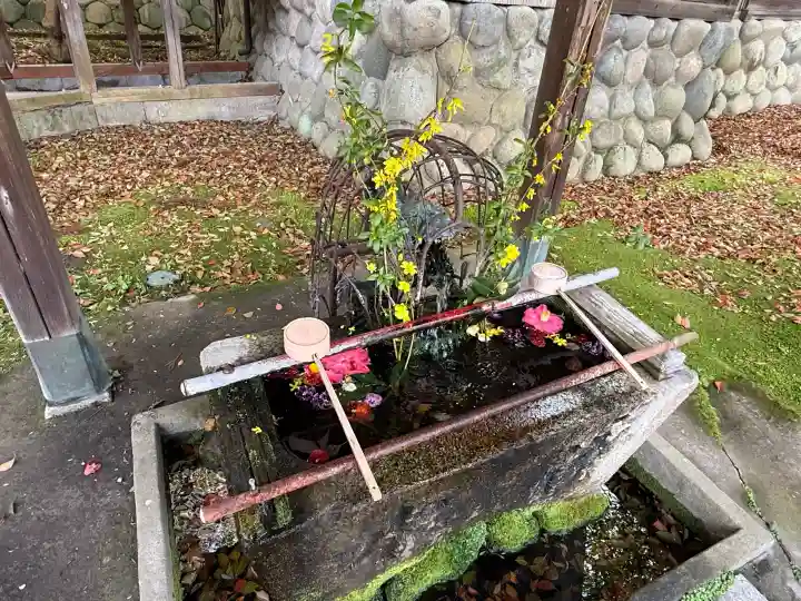 白金龍王社の{uncategorized: "未分類", other: "その他", undefined: "問題あり", building: "その他建物", grave: "お墓", sacred_gate: "鳥居", guardian: "狛犬", statue: "像", buddha: "仏像", history: "歴史", nature: "自然", garden: "庭園", animal: "動物", pagoda: "塔", temizu: "手水舎", mountain_gate: "山門・神門", sanctuary: "本殿・本堂", subordinate: "末社・摂社", art: "芸術", scenery: "景色", jizo: "地蔵", ema: "絵馬", goshuin: "御朱印", omikuji: "おみくじ", items: "授与品その他", amulet: "お守り", goshuincho: "御朱印帳", eats: "食事", festival: "お祭り", votive_dance: "神楽", shichigosan: "七五三参", wedding: "結婚式", experience: "体験その他", initially: "初詣", around: "周辺", anti_infection: "感染症対策"}