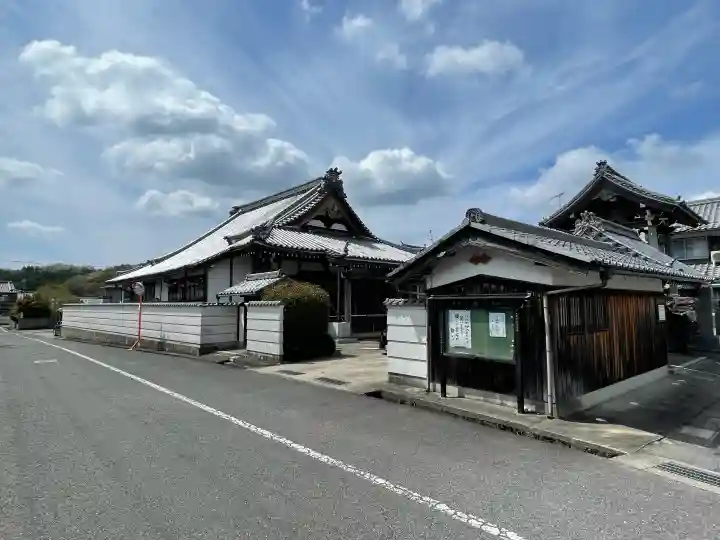光明寺の{uncategorized: "未分類", other: "その他", undefined: "問題あり", building: "その他建物", grave: "お墓", sacred_gate: "鳥居", guardian: "狛犬", statue: "像", buddha: "仏像", history: "歴史", nature: "自然", garden: "庭園", animal: "動物", pagoda: "塔", temizu: "手水舎", mountain_gate: "山門・神門", sanctuary: "本殿・本堂", subordinate: "末社・摂社", art: "芸術", scenery: "景色", jizo: "地蔵", ema: "絵馬", goshuin: "御朱印", omikuji: "おみくじ", items: "授与品その他", amulet: "お守り", goshuincho: "御朱印帳", eats: "食事", festival: "お祭り", votive_dance: "神楽", shichigosan: "七五三参", wedding: "結婚式", experience: "体験その他", initially: "初詣", around: "周辺", anti_infection: "感染症対策"}