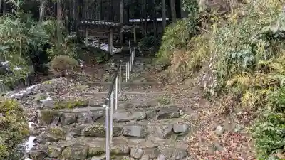 伊香具坂神社の{uncategorized: "未分類", other: "その他", undefined: "問題あり", building: "その他建物", grave: "お墓", sacred_gate: "鳥居", guardian: "狛犬", statue: "像", buddha: "仏像", history: "歴史", nature: "自然", garden: "庭園", animal: "動物", pagoda: "塔", temizu: "手水舎", mountain_gate: "山門・神門", sanctuary: "本殿・本堂", subordinate: "末社・摂社", art: "芸術", scenery: "景色", jizo: "地蔵", ema: "絵馬", goshuin: "御朱印", omikuji: "おみくじ", items: "授与品その他", amulet: "お守り", goshuincho: "御朱印帳", eats: "食事", festival: "お祭り", votive_dance: "神楽", shichigosan: "七五三参", wedding: "結婚式", experience: "体験その他", initially: "初詣", around: "周辺", anti_infection: "感染症対策"}