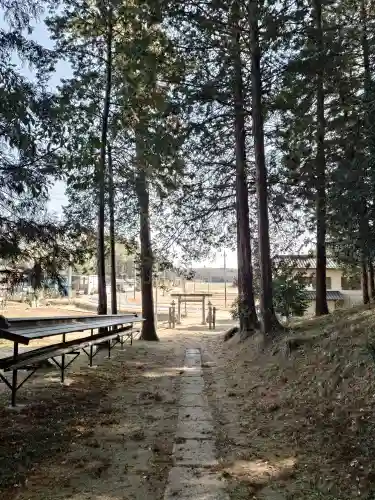 熊野神社の{uncategorized: "未分類", other: "その他", undefined: "問題あり", building: "その他建物", grave: "お墓", sacred_gate: "鳥居", guardian: "狛犬", statue: "像", buddha: "仏像", history: "歴史", nature: "自然", garden: "庭園", animal: "動物", pagoda: "塔", temizu: "手水舎", mountain_gate: "山門・神門", sanctuary: "本殿・本堂", subordinate: "末社・摂社", art: "芸術", scenery: "景色", jizo: "地蔵", ema: "絵馬", goshuin: "御朱印", omikuji: "おみくじ", items: "授与品その他", amulet: "お守り", goshuincho: "御朱印帳", eats: "食事", festival: "お祭り", votive_dance: "神楽", shichigosan: "七五三参", wedding: "結婚式", experience: "体験その他", initially: "初詣", around: "周辺", anti_infection: "感染症対策"}