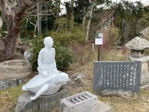 東京湾観音教会の像