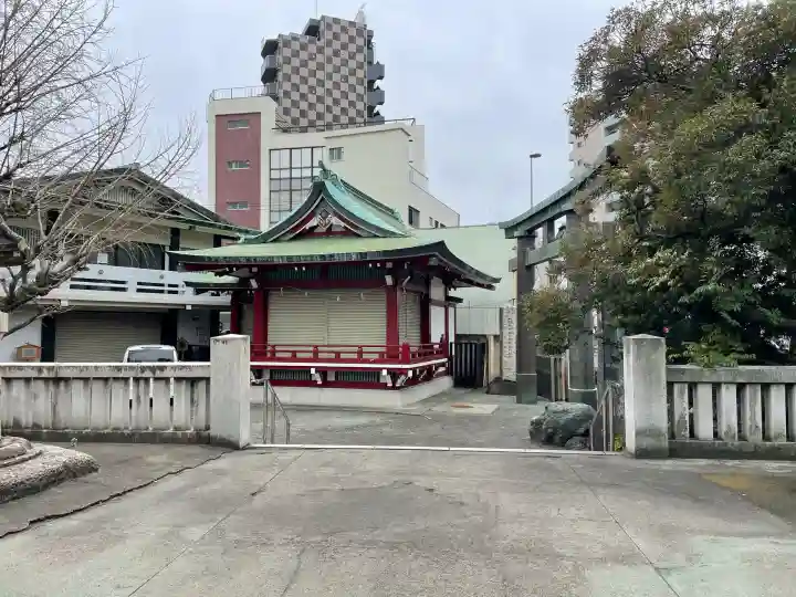 河原町稲荷神社の{uncategorized: "未分類", other: "その他", undefined: "問題あり", building: "その他建物", grave: "お墓", sacred_gate: "鳥居", guardian: "狛犬", statue: "像", buddha: "仏像", history: "歴史", nature: "自然", garden: "庭園", animal: "動物", pagoda: "塔", temizu: "手水舎", mountain_gate: "山門・神門", sanctuary: "本殿・本堂", subordinate: "末社・摂社", art: "芸術", scenery: "景色", jizo: "地蔵", ema: "絵馬", goshuin: "御朱印", omikuji: "おみくじ", items: "授与品その他", amulet: "お守り", goshuincho: "御朱印帳", eats: "食事", festival: "お祭り", votive_dance: "神楽", shichigosan: "七五三参", wedding: "結婚式", experience: "体験その他", initially: "初詣", around: "周辺", anti_infection: "感染症対策"}
