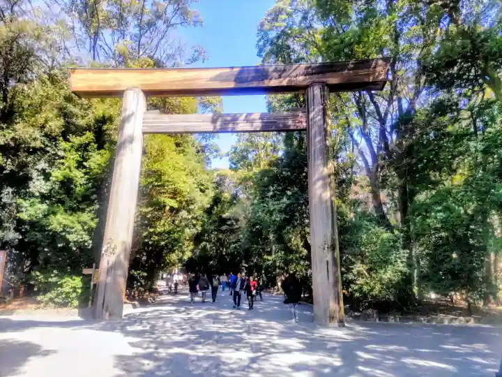 熱田神宮の{uncategorized: "未分類", other: "その他", undefined: "問題あり", building: "その他建物", grave: "お墓", sacred_gate: "鳥居", guardian: "狛犬", statue: "像", buddha: "仏像", history: "歴史", nature: "自然", garden: "庭園", animal: "動物", pagoda: "塔", temizu: "手水舎", mountain_gate: "山門・神門", sanctuary: "本殿・本堂", subordinate: "末社・摂社", art: "芸術", scenery: "景色", jizo: "地蔵", ema: "絵馬", goshuin: "御朱印", omikuji: "おみくじ", items: "授与品その他", amulet: "お守り", goshuincho: "御朱印帳", eats: "食事", festival: "お祭り", votive_dance: "神楽", shichigosan: "七五三参", wedding: "結婚式", experience: "体験その他", initially: "初詣", around: "周辺", anti_infection: "感染症対策"}