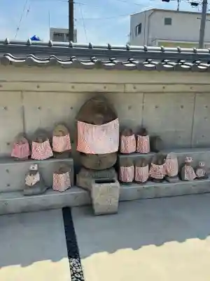 長栄寺の{uncategorized: "未分類", other: "その他", undefined: "問題あり", building: "その他建物", grave: "お墓", sacred_gate: "鳥居", guardian: "狛犬", statue: "像", buddha: "仏像", history: "歴史", nature: "自然", garden: "庭園", animal: "動物", pagoda: "塔", temizu: "手水舎", mountain_gate: "山門・神門", sanctuary: "本殿・本堂", subordinate: "末社・摂社", art: "芸術", scenery: "景色", jizo: "地蔵", ema: "絵馬", goshuin: "御朱印", omikuji: "おみくじ", items: "授与品その他", amulet: "お守り", goshuincho: "御朱印帳", eats: "食事", festival: "お祭り", votive_dance: "神楽", shichigosan: "七五三参", wedding: "結婚式", experience: "体験その他", initially: "初詣", around: "周辺", anti_infection: "感染症対策"}