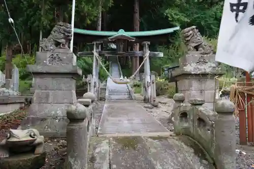 八幡神社（岩窪切岸城址）の鳥居