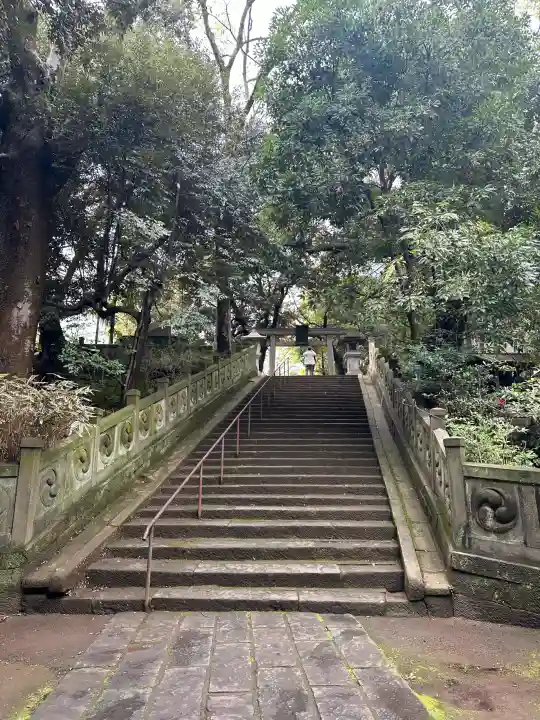 赤坂氷川神社の{uncategorized: "未分類", other: "その他", undefined: "問題あり", building: "その他建物", grave: "お墓", sacred_gate: "鳥居", guardian: "狛犬", statue: "像", buddha: "仏像", history: "歴史", nature: "自然", garden: "庭園", animal: "動物", pagoda: "塔", temizu: "手水舎", mountain_gate: "山門・神門", sanctuary: "本殿・本堂", subordinate: "末社・摂社", art: "芸術", scenery: "景色", jizo: "地蔵", ema: "絵馬", goshuin: "御朱印", omikuji: "おみくじ", items: "授与品その他", amulet: "お守り", goshuincho: "御朱印帳", eats: "食事", festival: "お祭り", votive_dance: "神楽", shichigosan: "七五三参", wedding: "結婚式", experience: "体験その他", initially: "初詣", around: "周辺", anti_infection: "感染症対策"}