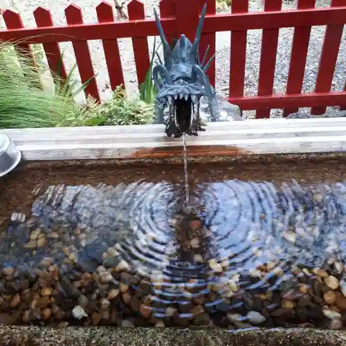 鴻神社の手水舎