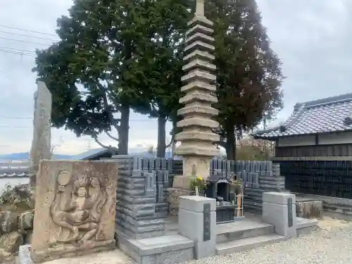 智積寺の{uncategorized: "未分類", other: "その他", undefined: "問題あり", building: "その他建物", grave: "お墓", sacred_gate: "鳥居", guardian: "狛犬", statue: "像", buddha: "仏像", history: "歴史", nature: "自然", garden: "庭園", animal: "動物", pagoda: "塔", temizu: "手水舎", mountain_gate: "山門・神門", sanctuary: "本殿・本堂", subordinate: "末社・摂社", art: "芸術", scenery: "景色", jizo: "地蔵", ema: "絵馬", goshuin: "御朱印", omikuji: "おみくじ", items: "授与品その他", amulet: "お守り", goshuincho: "御朱印帳", eats: "食事", festival: "お祭り", votive_dance: "神楽", shichigosan: "七五三参", wedding: "結婚式", experience: "体験その他", initially: "初詣", around: "周辺", anti_infection: "感染症対策"}
