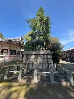 大神神社(花池)の狛犬