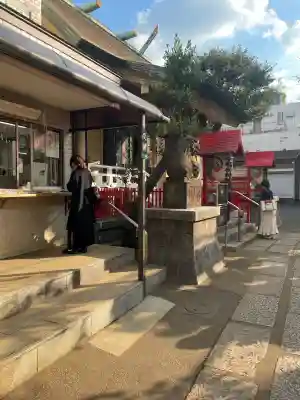 皆中稲荷神社の{uncategorized: "未分類", other: "その他", undefined: "問題あり", building: "その他建物", grave: "お墓", sacred_gate: "鳥居", guardian: "狛犬", statue: "像", buddha: "仏像", history: "歴史", nature: "自然", garden: "庭園", animal: "動物", pagoda: "塔", temizu: "手水舎", mountain_gate: "山門・神門", sanctuary: "本殿・本堂", subordinate: "末社・摂社", art: "芸術", scenery: "景色", jizo: "地蔵", ema: "絵馬", goshuin: "御朱印", omikuji: "おみくじ", items: "授与品その他", amulet: "お守り", goshuincho: "御朱印帳", eats: "食事", festival: "お祭り", votive_dance: "神楽", shichigosan: "七五三参", wedding: "結婚式", experience: "体験その他", initially: "初詣", around: "周辺", anti_infection: "感染症対策"}