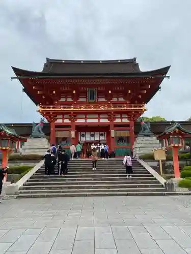 伏見稲荷大社の山門・神門