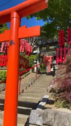宇賀稲荷神社の{uncategorized: "未分類", other: "その他", undefined: "問題あり", building: "その他建物", grave: "お墓", sacred_gate: "鳥居", guardian: "狛犬", statue: "像", buddha: "仏像", history: "歴史", nature: "自然", garden: "庭園", animal: "動物", pagoda: "塔", temizu: "手水舎", mountain_gate: "山門・神門", sanctuary: "本殿・本堂", subordinate: "末社・摂社", art: "芸術", scenery: "景色", jizo: "地蔵", ema: "絵馬", goshuin: "御朱印", omikuji: "おみくじ", items: "授与品その他", amulet: "お守り", goshuincho: "御朱印帳", eats: "食事", festival: "お祭り", votive_dance: "神楽", shichigosan: "七五三参", wedding: "結婚式", experience: "体験その他", initially: "初詣", around: "周辺", anti_infection: "感染症対策"}