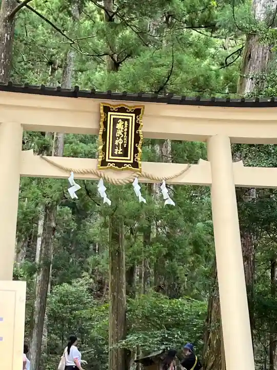 飛瀧神社(熊野那智大社別宮)の{uncategorized: "未分類", other: "その他", undefined: "問題あり", building: "その他建物", grave: "お墓", sacred_gate: "鳥居", guardian: "狛犬", statue: "像", buddha: "仏像", history: "歴史", nature: "自然", garden: "庭園", animal: "動物", pagoda: "塔", temizu: "手水舎", mountain_gate: "山門・神門", sanctuary: "本殿・本堂", subordinate: "末社・摂社", art: "芸術", scenery: "景色", jizo: "地蔵", ema: "絵馬", goshuin: "御朱印", omikuji: "おみくじ", items: "授与品その他", amulet: "お守り", goshuincho: "御朱印帳", eats: "食事", festival: "お祭り", votive_dance: "神楽", shichigosan: "七五三参", wedding: "結婚式", experience: "体験その他", initially: "初詣", around: "周辺", anti_infection: "感染症対策"}