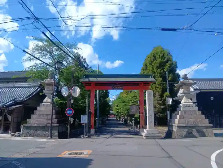 日吉神社の{uncategorized: "未分類", other: "その他", undefined: "問題あり", building: "その他建物", grave: "お墓", sacred_gate: "鳥居", guardian: "狛犬", statue: "像", buddha: "仏像", history: "歴史", nature: "自然", garden: "庭園", animal: "動物", pagoda: "塔", temizu: "手水舎", mountain_gate: "山門・神門", sanctuary: "本殿・本堂", subordinate: "末社・摂社", art: "芸術", scenery: "景色", jizo: "地蔵", ema: "絵馬", goshuin: "御朱印", omikuji: "おみくじ", items: "授与品その他", amulet: "お守り", goshuincho: "御朱印帳", eats: "食事", festival: "お祭り", votive_dance: "神楽", shichigosan: "七五三参", wedding: "結婚式", experience: "体験その他", initially: "初詣", around: "周辺", anti_infection: "感染症対策"}