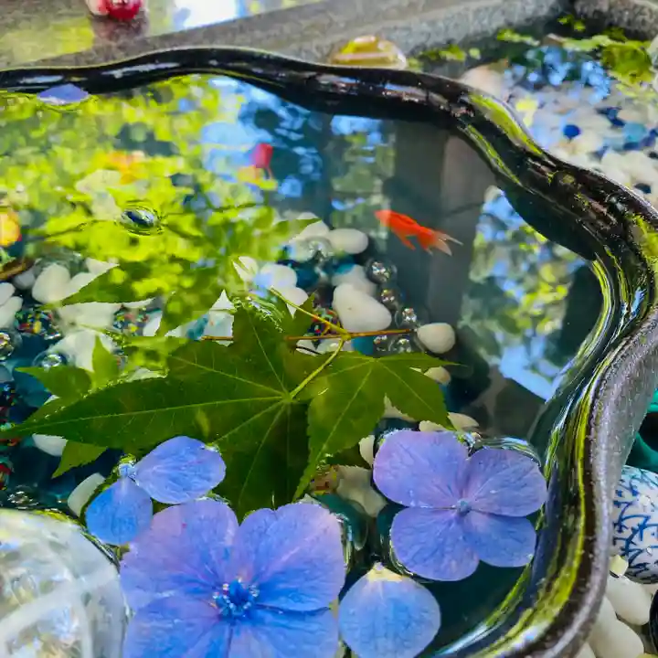 正一位 若草稲荷神社の手水舎