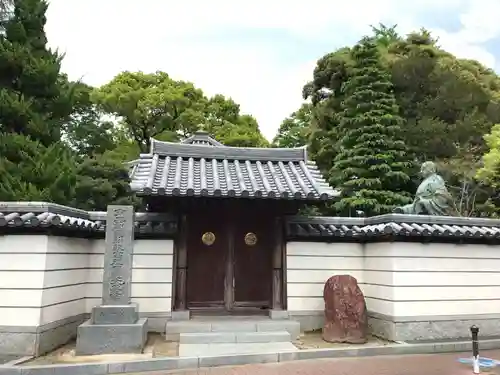 国土安穏寺の山門・神門