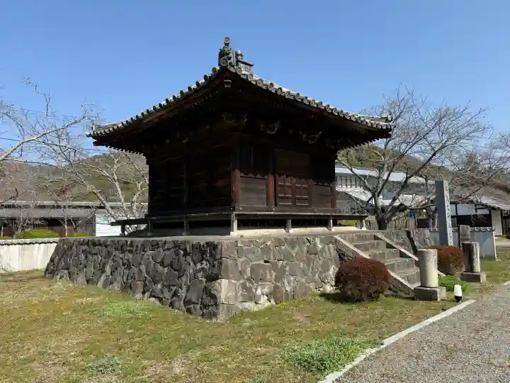 根来寺の{uncategorized: "未分類", other: "その他", undefined: "問題あり", building: "その他建物", grave: "お墓", sacred_gate: "鳥居", guardian: "狛犬", statue: "像", buddha: "仏像", history: "歴史", nature: "自然", garden: "庭園", animal: "動物", pagoda: "塔", temizu: "手水舎", mountain_gate: "山門・神門", sanctuary: "本殿・本堂", subordinate: "末社・摂社", art: "芸術", scenery: "景色", jizo: "地蔵", ema: "絵馬", goshuin: "御朱印", omikuji: "おみくじ", items: "授与品その他", amulet: "お守り", goshuincho: "御朱印帳", eats: "食事", festival: "お祭り", votive_dance: "神楽", shichigosan: "七五三参", wedding: "結婚式", experience: "体験その他", initially: "初詣", around: "周辺", anti_infection: "感染症対策"}