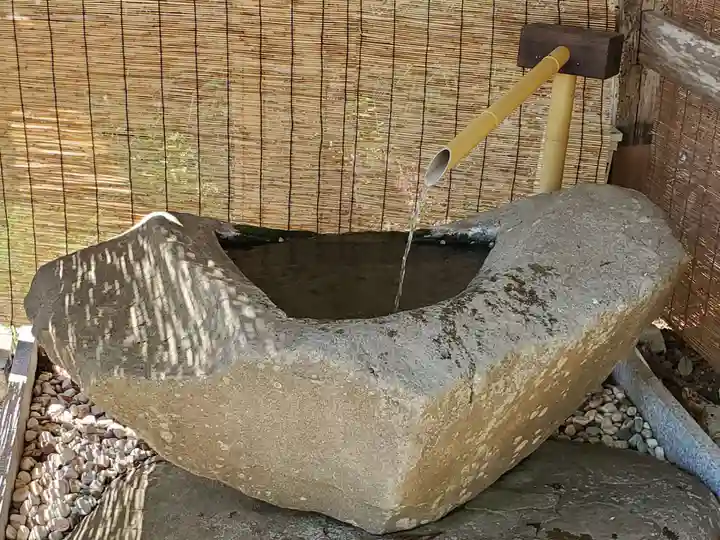 高座神社の手水舎