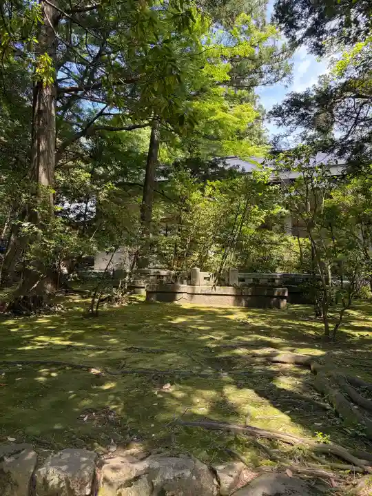 彌彦神社の{uncategorized: "未分類", other: "その他", undefined: "問題あり", building: "その他建物", grave: "お墓", sacred_gate: "鳥居", guardian: "狛犬", statue: "像", buddha: "仏像", history: "歴史", nature: "自然", garden: "庭園", animal: "動物", pagoda: "塔", temizu: "手水舎", mountain_gate: "山門・神門", sanctuary: "本殿・本堂", subordinate: "末社・摂社", art: "芸術", scenery: "景色", jizo: "地蔵", ema: "絵馬", goshuin: "御朱印", omikuji: "おみくじ", items: "授与品その他", amulet: "お守り", goshuincho: "御朱印帳", eats: "食事", festival: "お祭り", votive_dance: "神楽", shichigosan: "七五三参", wedding: "結婚式", experience: "体験その他", initially: "初詣", around: "周辺", anti_infection: "感染症対策"}