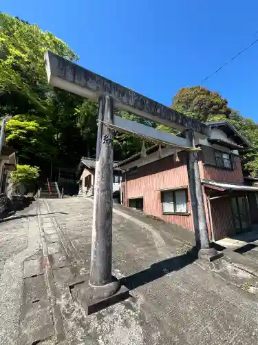 幡須神社の{uncategorized: "未分類", other: "その他", undefined: "問題あり", building: "その他建物", grave: "お墓", sacred_gate: "鳥居", guardian: "狛犬", statue: "像", buddha: "仏像", history: "歴史", nature: "自然", garden: "庭園", animal: "動物", pagoda: "塔", temizu: "手水舎", mountain_gate: "山門・神門", sanctuary: "本殿・本堂", subordinate: "末社・摂社", art: "芸術", scenery: "景色", jizo: "地蔵", ema: "絵馬", goshuin: "御朱印", omikuji: "おみくじ", items: "授与品その他", amulet: "お守り", goshuincho: "御朱印帳", eats: "食事", festival: "お祭り", votive_dance: "神楽", shichigosan: "七五三参", wedding: "結婚式", experience: "体験その他", initially: "初詣", around: "周辺", anti_infection: "感染症対策"}