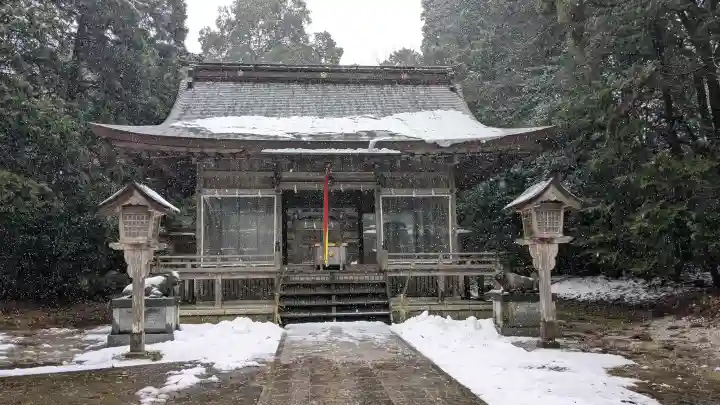 岡高神社の{uncategorized: "未分類", other: "その他", undefined: "問題あり", building: "その他建物", grave: "お墓", sacred_gate: "鳥居", guardian: "狛犬", statue: "像", buddha: "仏像", history: "歴史", nature: "自然", garden: "庭園", animal: "動物", pagoda: "塔", temizu: "手水舎", mountain_gate: "山門・神門", sanctuary: "本殿・本堂", subordinate: "末社・摂社", art: "芸術", scenery: "景色", jizo: "地蔵", ema: "絵馬", goshuin: "御朱印", omikuji: "おみくじ", items: "授与品その他", amulet: "お守り", goshuincho: "御朱印帳", eats: "食事", festival: "お祭り", votive_dance: "神楽", shichigosan: "七五三参", wedding: "結婚式", experience: "体験その他", initially: "初詣", around: "周辺", anti_infection: "感染症対策"}
