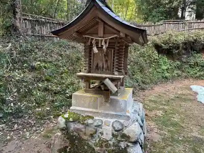 温泉神社の{uncategorized: "未分類", other: "その他", undefined: "問題あり", building: "その他建物", grave: "お墓", sacred_gate: "鳥居", guardian: "狛犬", statue: "像", buddha: "仏像", history: "歴史", nature: "自然", garden: "庭園", animal: "動物", pagoda: "塔", temizu: "手水舎", mountain_gate: "山門・神門", sanctuary: "本殿・本堂", subordinate: "末社・摂社", art: "芸術", scenery: "景色", jizo: "地蔵", ema: "絵馬", goshuin: "御朱印", omikuji: "おみくじ", items: "授与品その他", amulet: "お守り", goshuincho: "御朱印帳", eats: "食事", festival: "お祭り", votive_dance: "神楽", shichigosan: "七五三参", wedding: "結婚式", experience: "体験その他", initially: "初詣", around: "周辺", anti_infection: "感染症対策"}